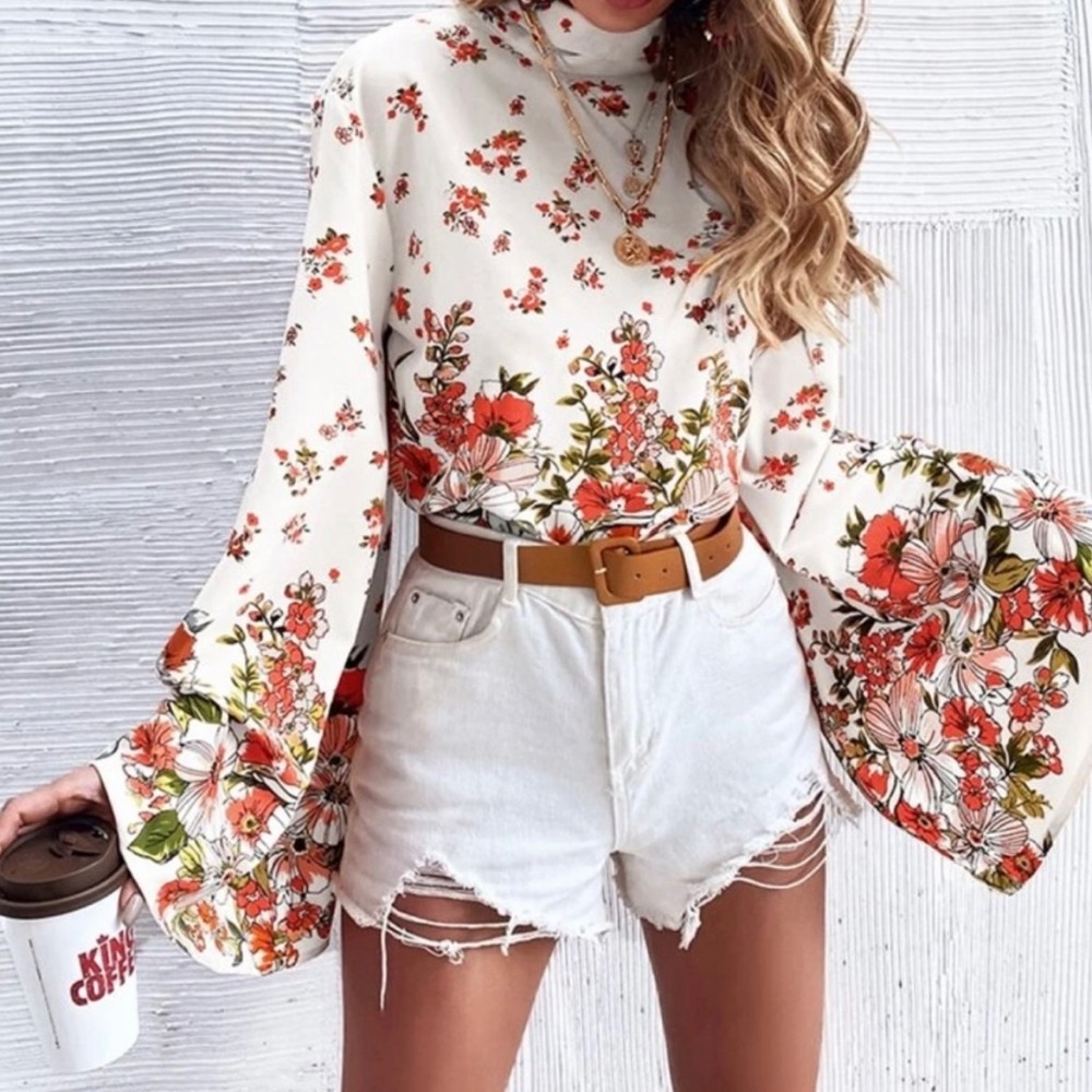Boho NWOT Bell Sleeve Festival Top - Large